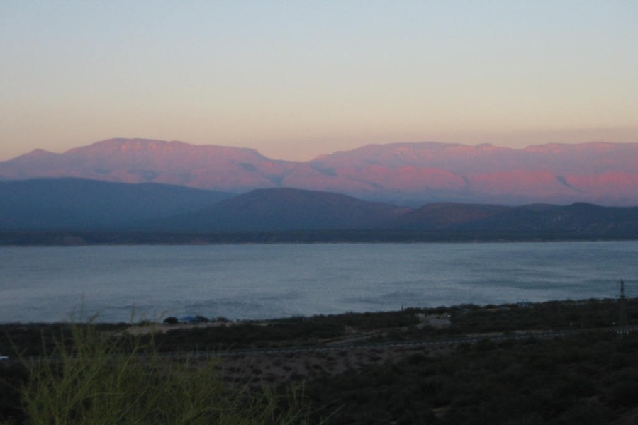 ../image/lake along apache trail 2.jpg